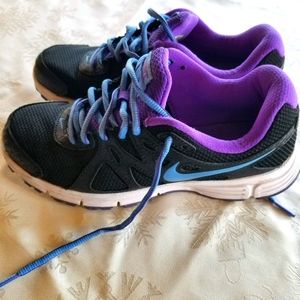 Nike revolution tennis shoes